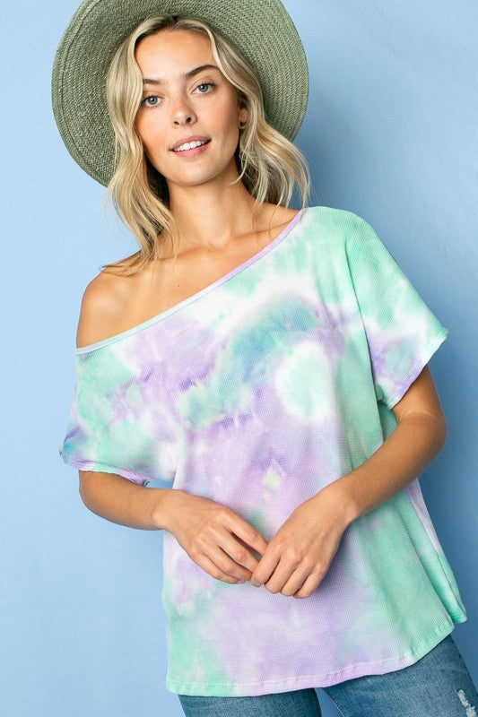 TIE DYE THERMAL ONE SHOULDER SHORT SLEEVE TOP