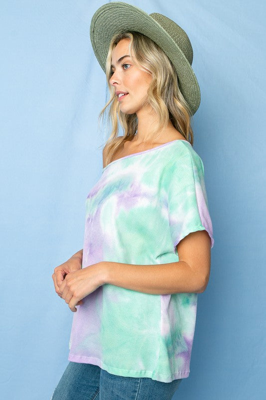 TIE DYE THERMAL ONE SHOULDER SHORT SLEEVE TOP