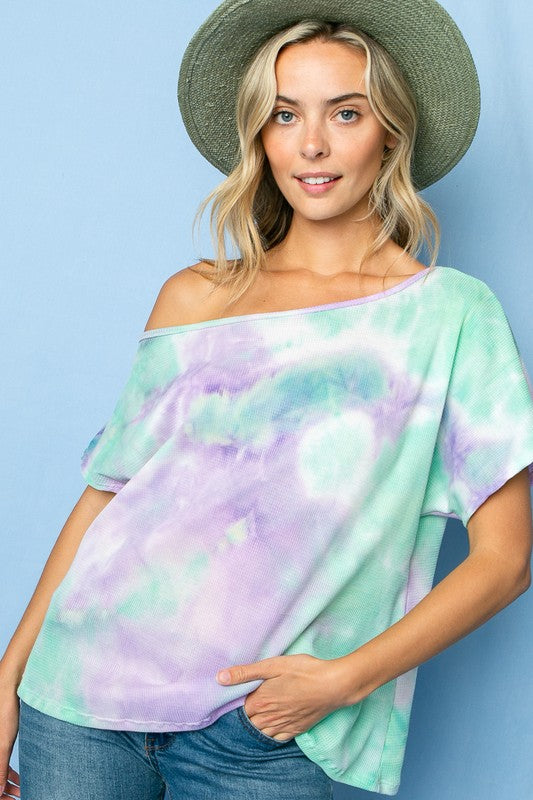 TIE DYE THERMAL ONE SHOULDER SHORT SLEEVE TOP