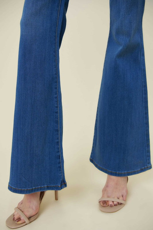 Curvy Classic Flare Jeans king-general-store-5710.myshopify.com