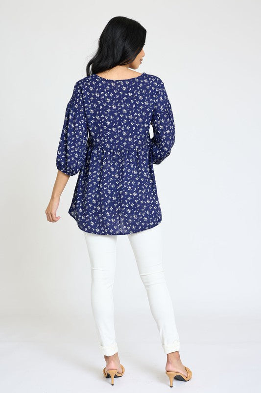 Lightweight Button Accent Ditsy Floral Tunic Top