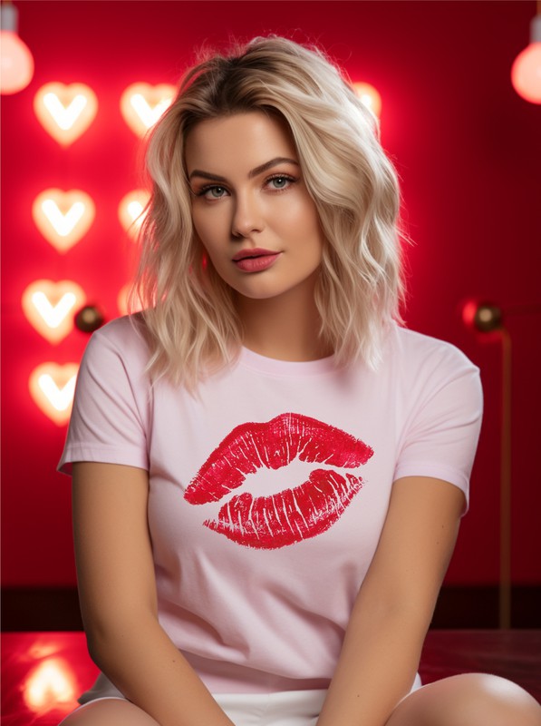 Graphic Red Lips Graphic Tee king-general-store-5710.myshopify.com