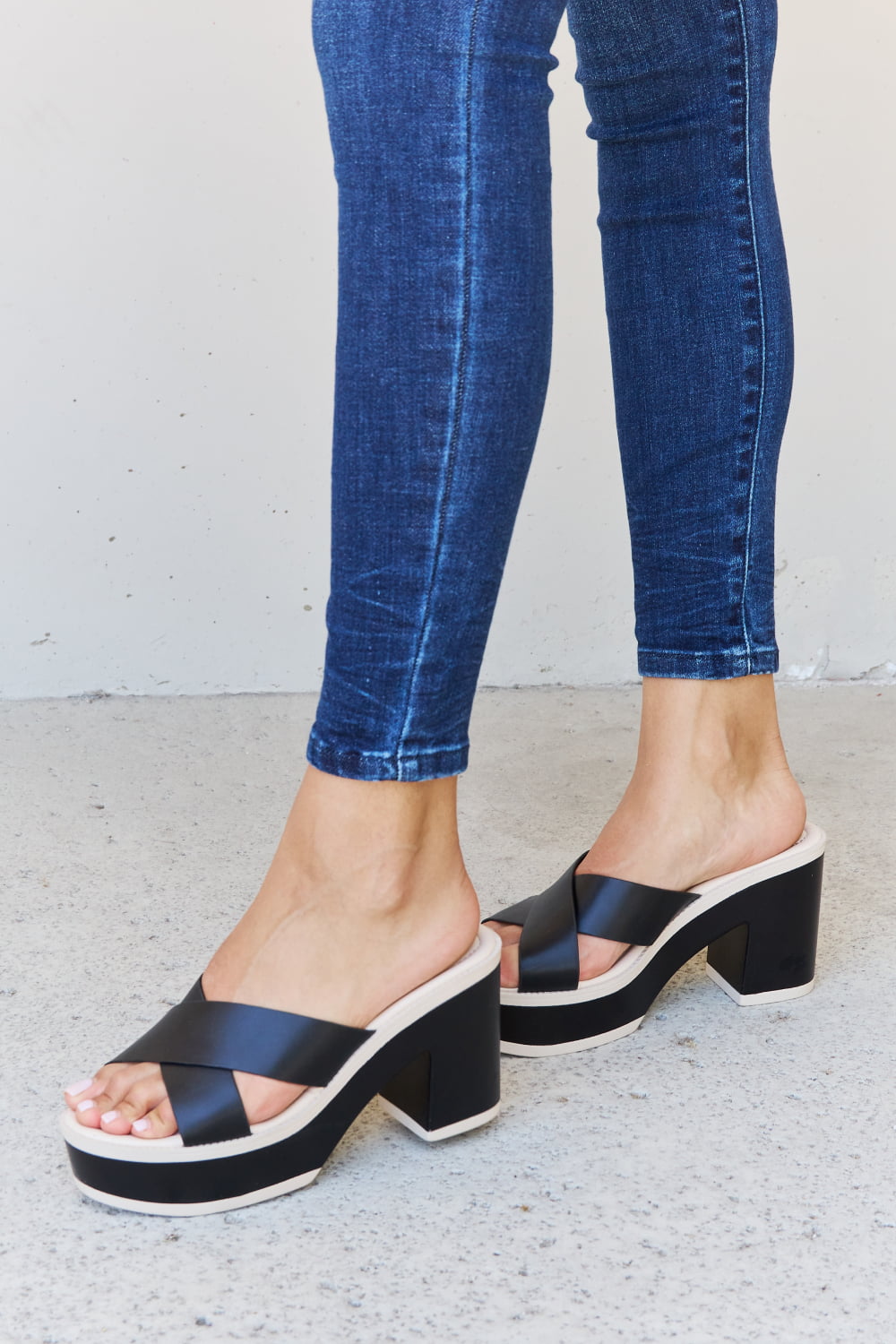 Weeboo Cherish The Moments Contrast Platform Sandals in Black king-general-store-5710.myshopify.com