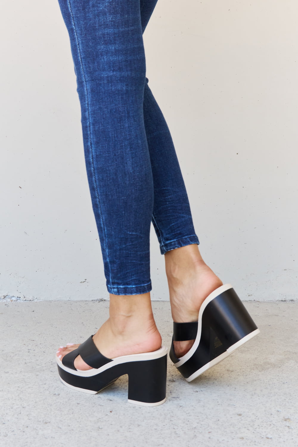 Weeboo Cherish The Moments Contrast Platform Sandals in Black king-general-store-5710.myshopify.com
