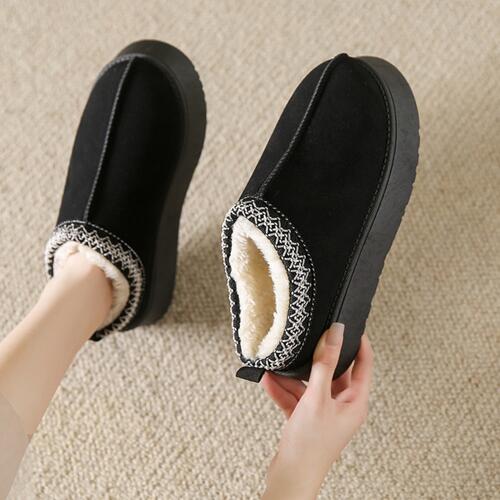 Faux Fur Center-Seam Slippers king-general-store-5710.myshopify.com